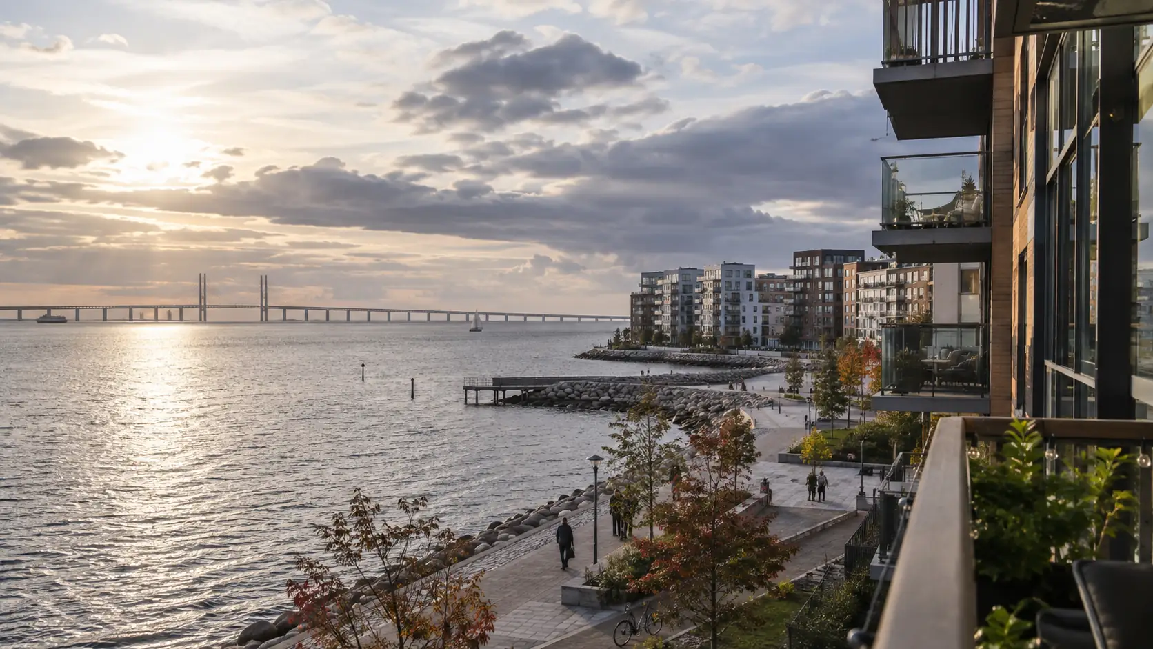 Apartments with view to sea and bridge